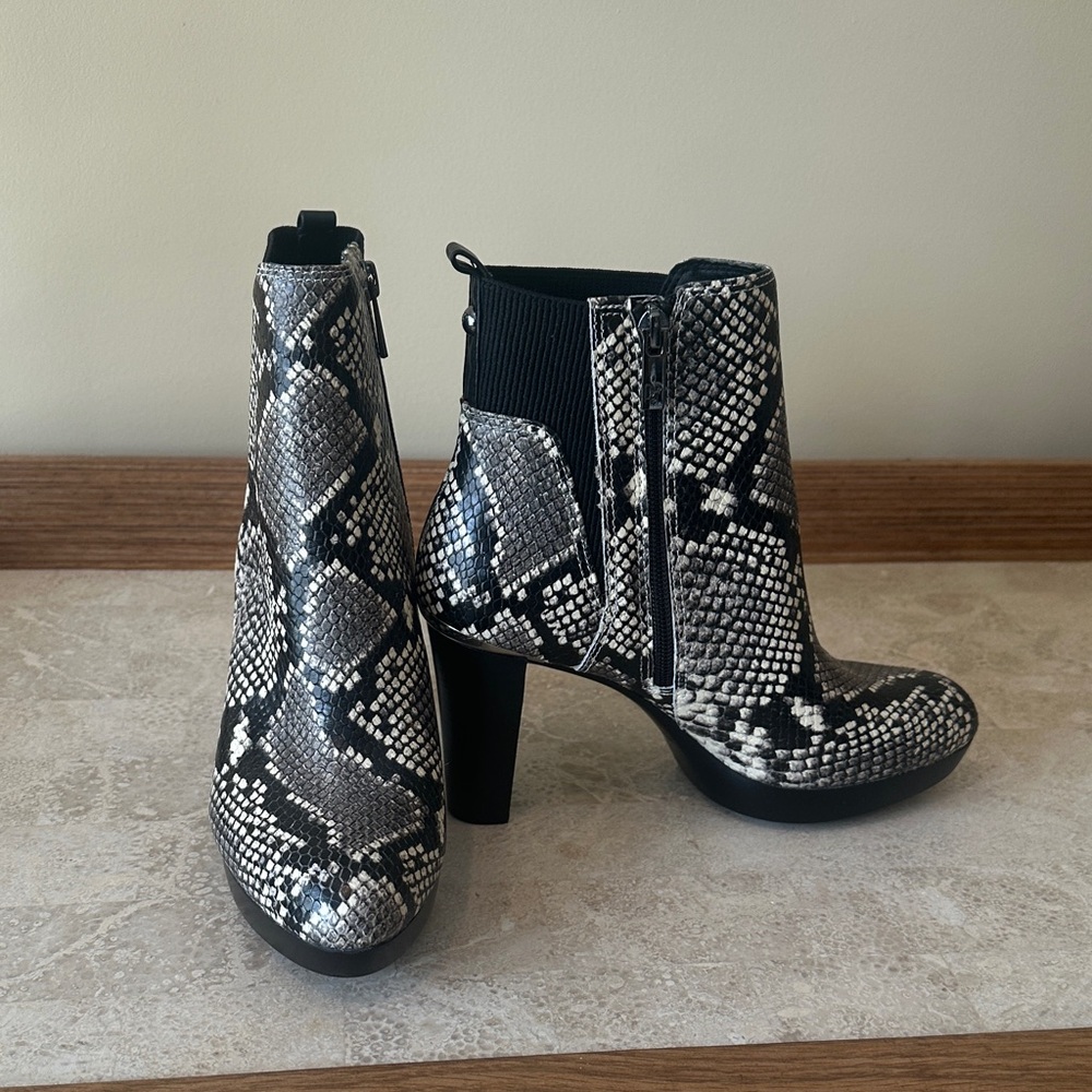 Donald J. Pliner Snakeskin Ankle Boots 7/5 (New - Never Worn)